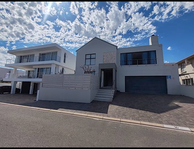 5 BEDROOM HOUSE FOR SALE IN CALYPSO BEACH